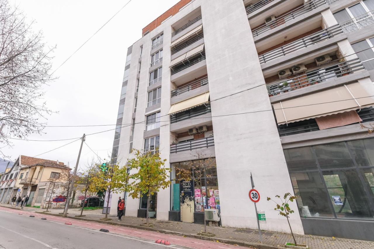 Two Steps Apartments Tirana Exteriör bild